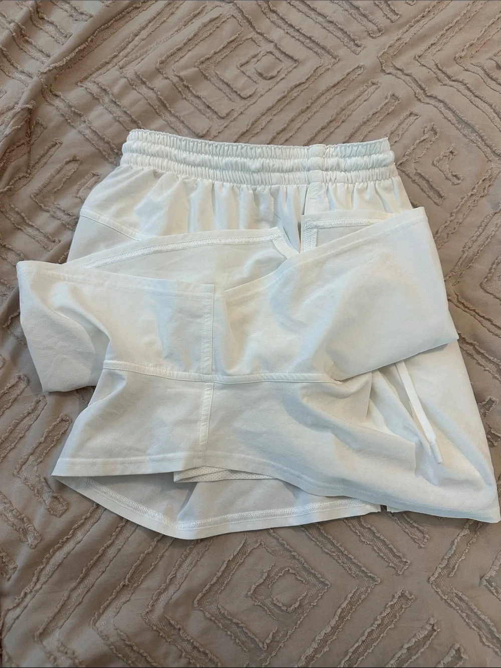 lululemon athletica hotty hot White Women's Athletic Shorts - Picture 4 of 5